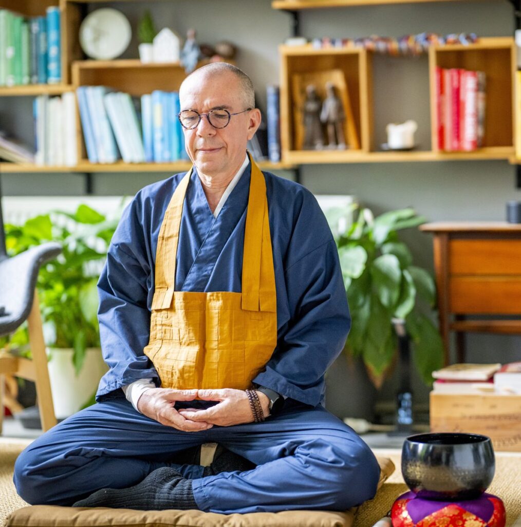 Bart Weetjens in zazen meditation, announcing the Zen Retreat in Nice, France, 18-21 February 2027